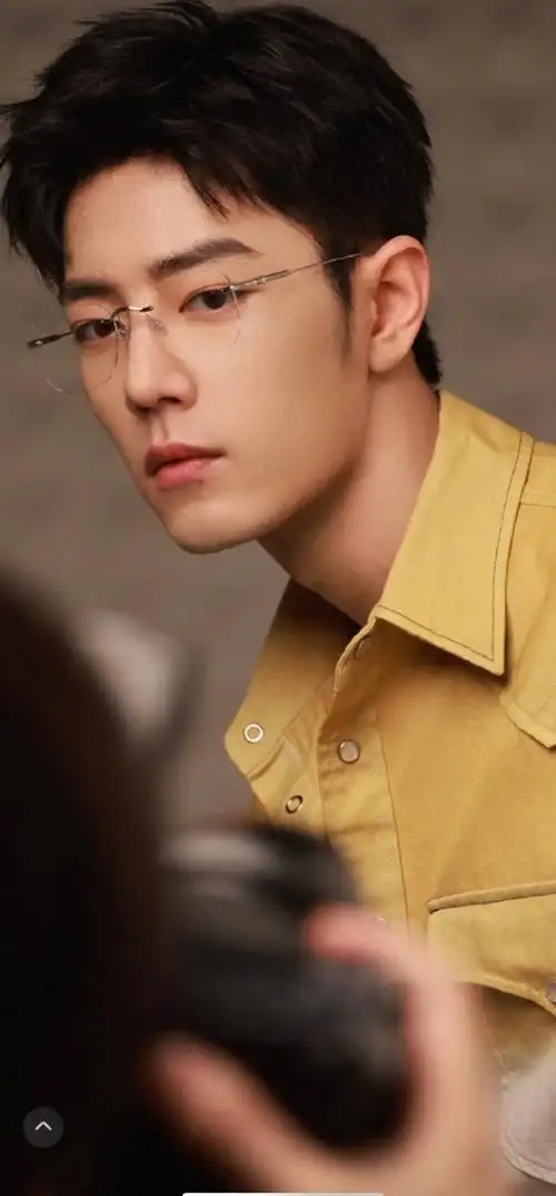 肖战好适合戴眼镜##肖战工作室发了15宫格##肖战