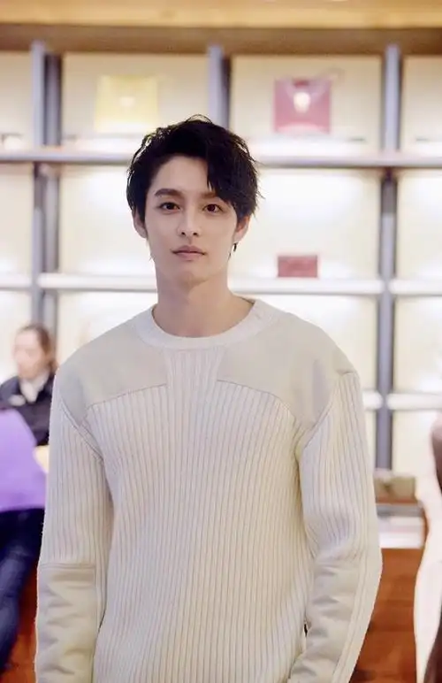 2021甜宠剧「霸道总裁」8:曹佑宁饰演《他在逆光中告白》厉腾