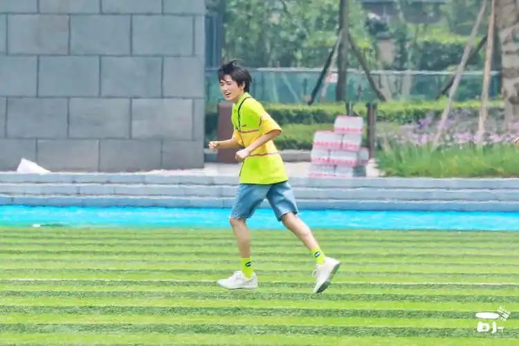 有没有宋亚轩的壁纸