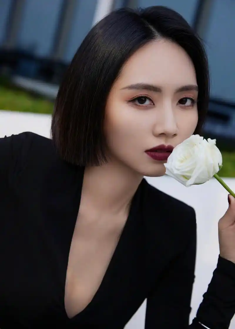 刘惜君这一刀切的短发造型真的太酷啦!又美又飒,有谁没听过她的歌?