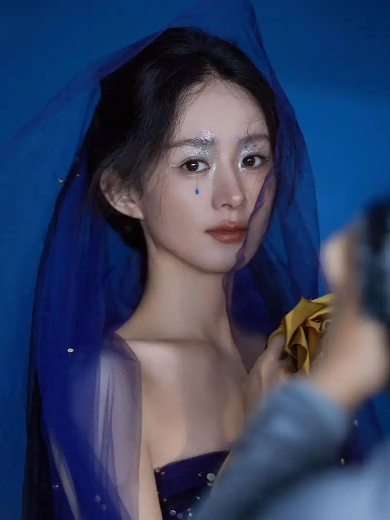 [庆祝]【赵丽颖时尚芭莎雪祭司神女妆造型】[鲜花] 星耀女神,流光溢彩