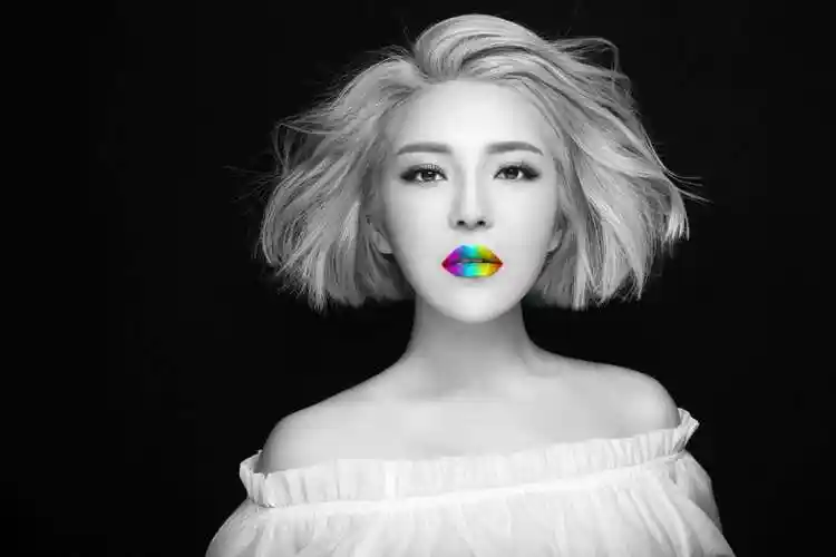 p>崔子格(queena),6月25日出生于新疆乌鲁木齐,中国内地流行女歌手