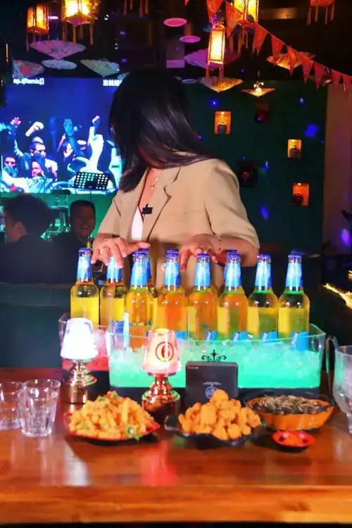 爆文山这家酒吧老板好任性