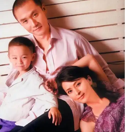 回顾:黄志忠和何音离婚十几年了,他们的生活相差太大|柯蓝|演员|琼瑶