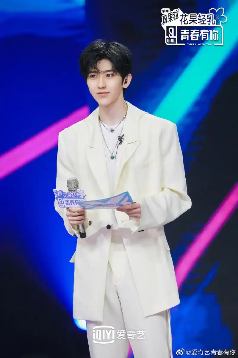 [消息]蔡徐坤《青春有你2》剧照公开 眉眼温柔的白马王子西装菜!