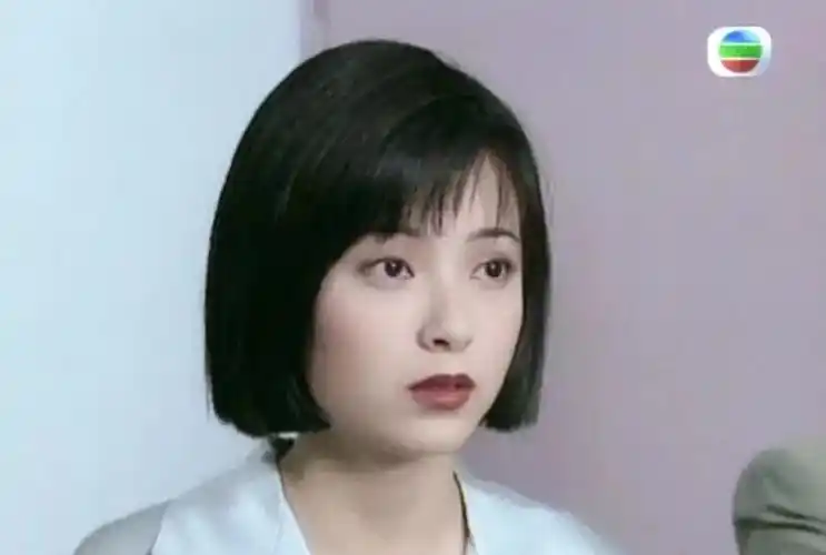 港风bob头是20世纪90年代香港最受欢迎的发型之一,那时候最盛行的假发