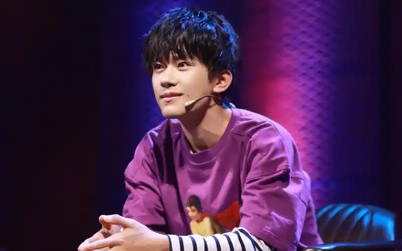 易烊千玺小表情:最爱崽崽甜甜的笑