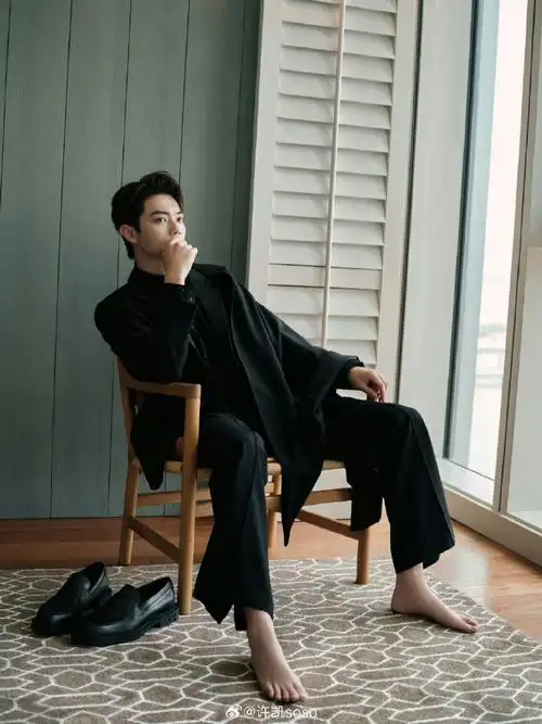 许凯墨镜##许凯赤脚