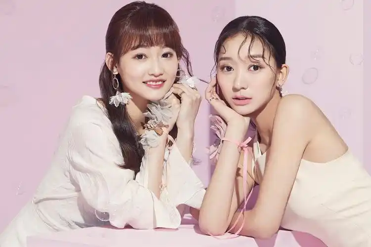 优我女团最新时尚写真 尽显青春清新质感