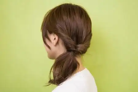 简单侧马尾怎么扎 60秒学会甜美减龄发型