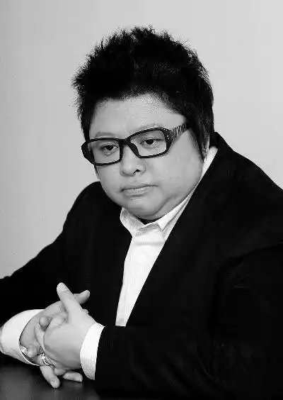 韩红简历个人资料简介(捐款10亿元,善良的背后是原生家庭的破灭)