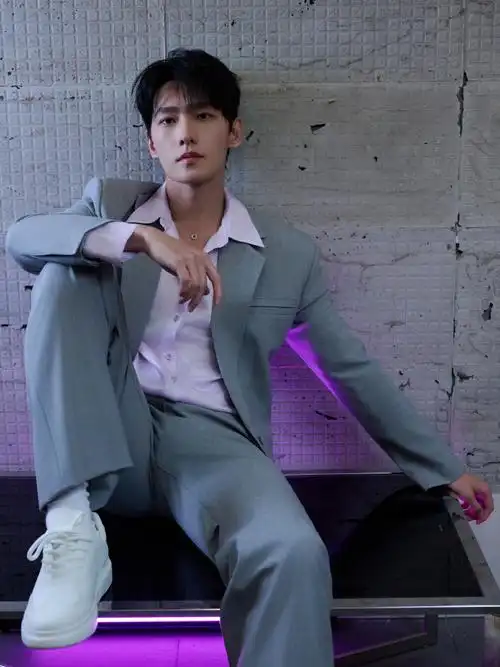 杨洋  9499 9499    复制文案评论本条微博(可根据个人需求