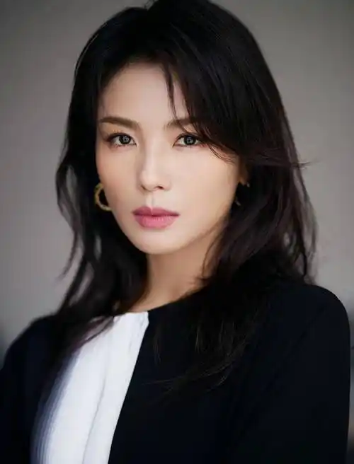 刘涛干练风黑白配色品牌活动造型写真妆容大气优雅不失干练