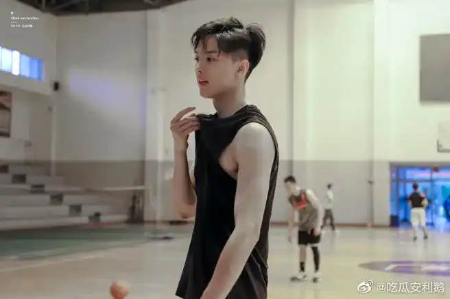 周峻纬腹肌线条##网剧遇见你之后