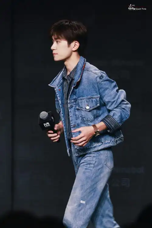 易烊千玺牛仔叠穿##易烊千玺代言特仑苏