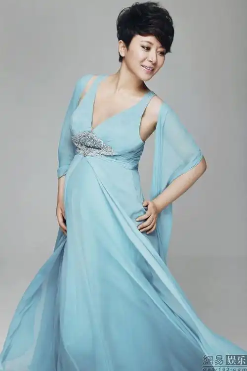 张恒孕期封面写真