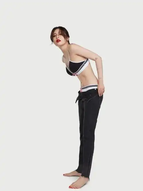 164cm金泫雅拍内衣大片秀身材意外穿出腿精既视感