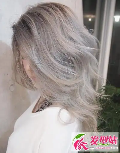 青木亚麻奶奶灰染发 灰色系染发发型图片大全_发型站_最新流行发型设