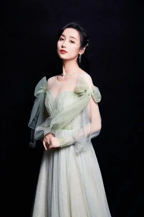 吕一气质太仙了薄荷绿仙女纱裙撞脸刘诗诗网友仙女本仙