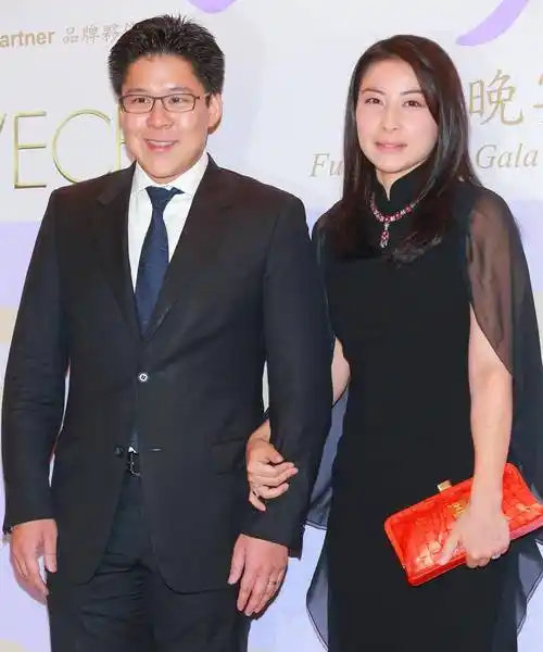 郭晶晶结婚时,霍启山看上吴敏霞被拒绝,转身她就嫁给了普通人!