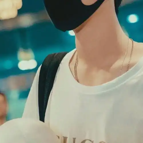 肖战露肩锁骨杀##肖战