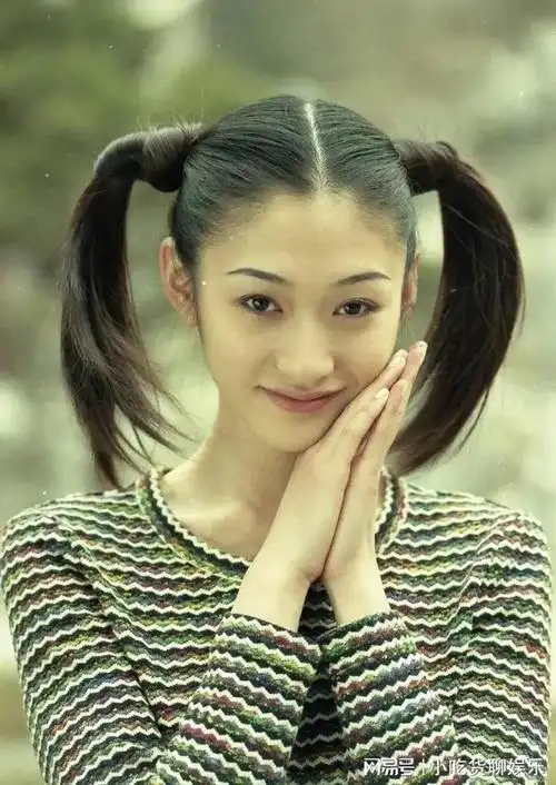 李小冉,年轻的时候,身材不是很出众!