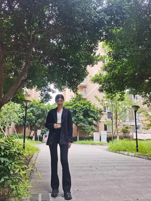 175的高个子女孩