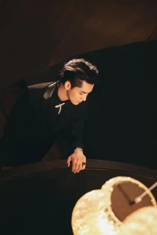 国内男明星谁最符合你心中的霸道总裁形象