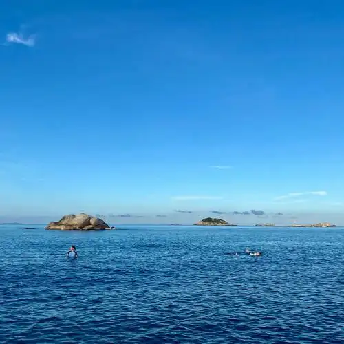 汕尾小众海滩l海边游泳