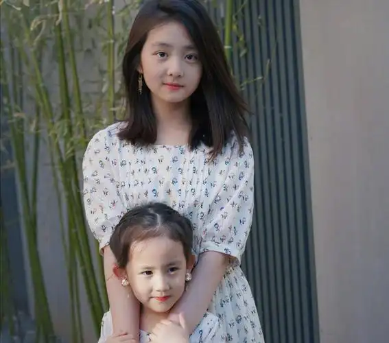 原创黄磊两女儿近况曝光,黄多多与妹妹互动,6岁多妹古灵精怪太可爱