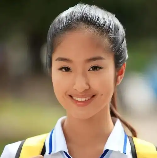 杨采钰:撬走刘亦菲背后的男人,嫁大30岁金主,她究竟图啥