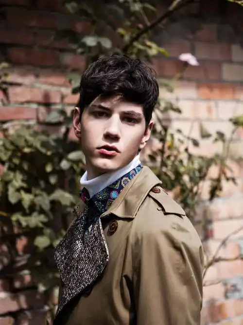 意大利时尚男模 simone nobili 去世了,年仅三十一岁