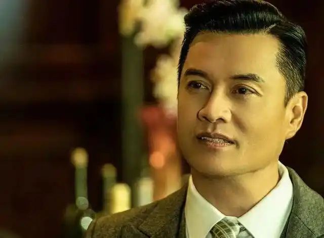 吕良伟,嫁得好不如娶的好,和富商女友结婚,57岁终于成为了父亲