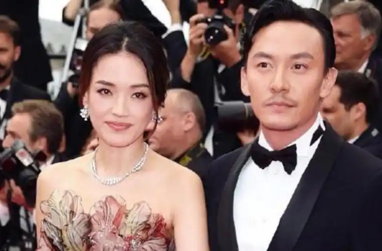 舒淇和冯德伦年少时就相识,但两人做了多年的好友,却一直没有对彼此有