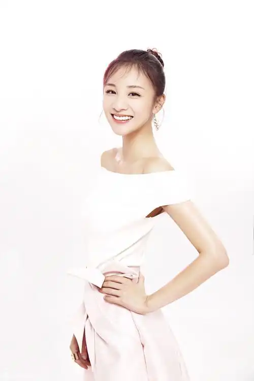 组图:章龄之性感美照来袭 婉约灵动女神范儿_高清图集_新浪网