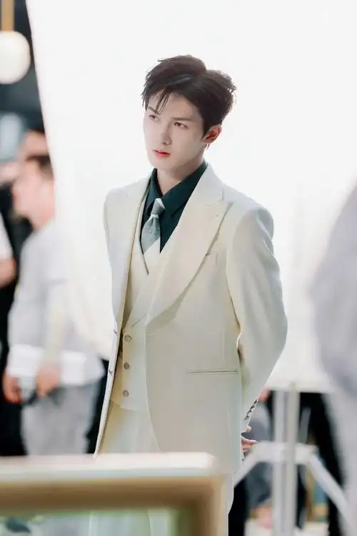 朱正廷全世界都在等你们分手#霸气纪总今天真的也太帅了18宫格送上