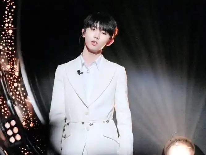 马嘉祺我们的歌##我们的歌马嘉祺白西装造型