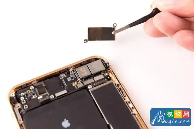 拆解苹果iphone8plus手机爱模切爱拆机