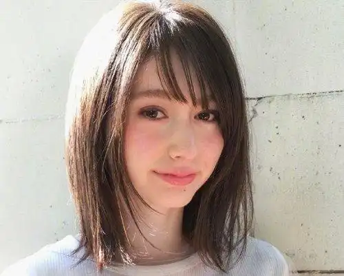 女生斜刘海齐肩中长发碎发尾发型因为细节的不同,表现出来的女生头发