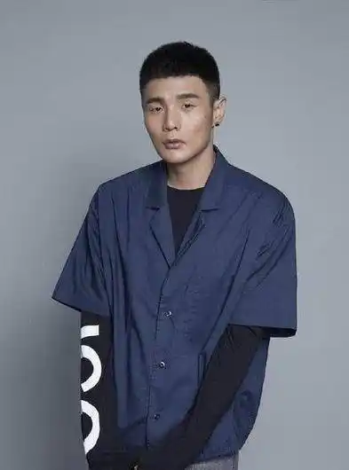 38岁李荣浩15岁辍学19岁车祸险丧命10年幕后终逆袭成导师