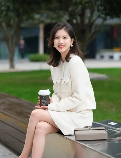 瞧下面职场潮人这样搭,简约干练又时髦_女性_孟克_西装