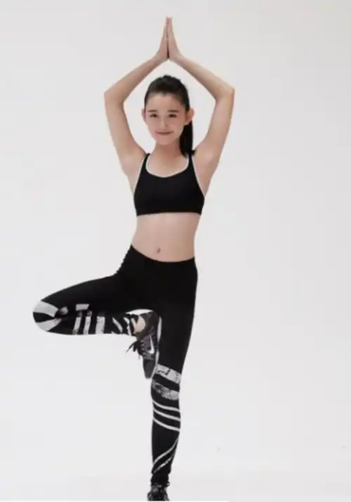 蒋依依运动写真曝光最大亮点不是身材而是她的高难度瑜伽动作