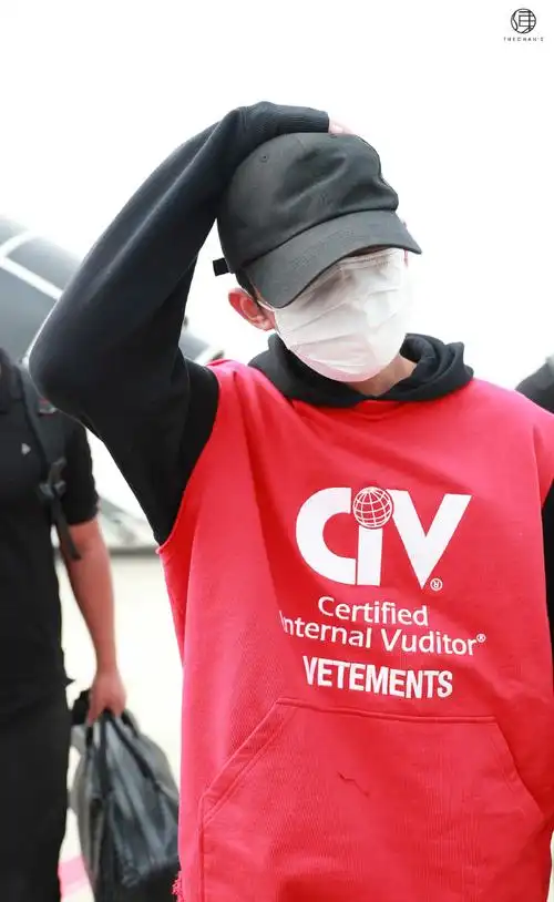 易烊千玺成都##易烊千玺送你一朵小红花