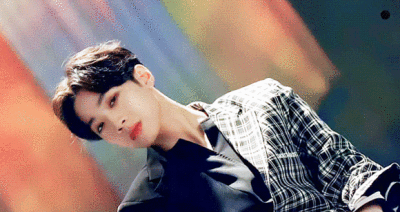 赖冠霖动图.奶罐最可爱.吧唧一口奶罐,图cr侵删