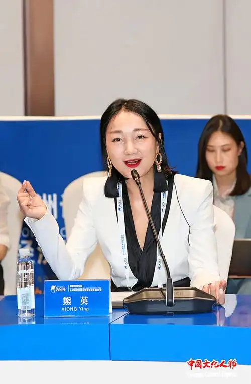 中国高级定制协会发起人,中国高级女装品牌创始人熊英