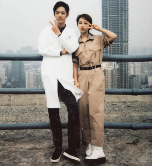 "童颜夫妇"再营业 李现晒与杨紫合照生日祝福 cp感满满