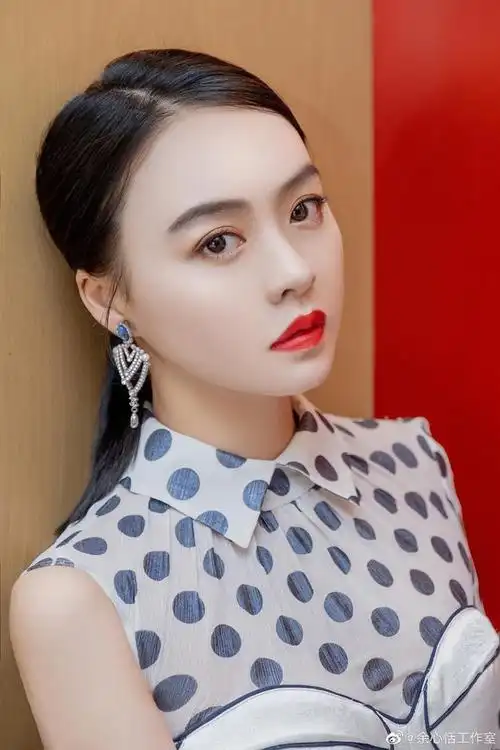 余心恬写真,容颜秀丽,清新可人