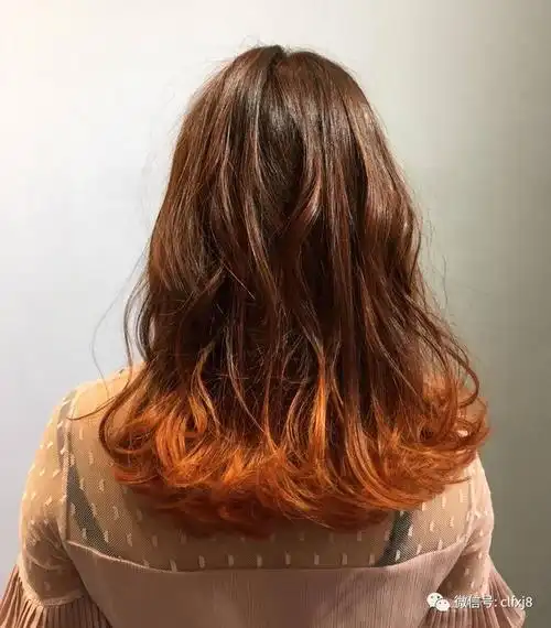 今年流行"发梢染"