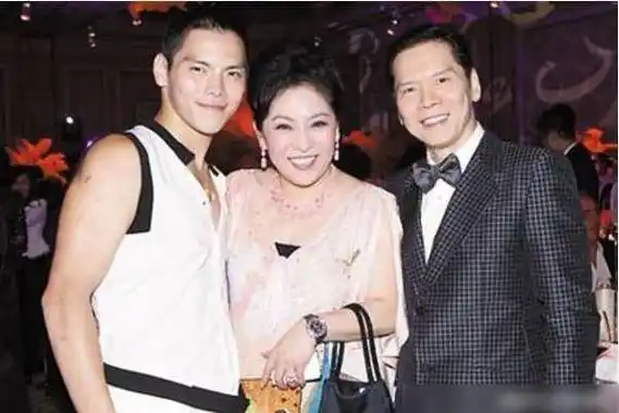 向华强年轻时长啥样?