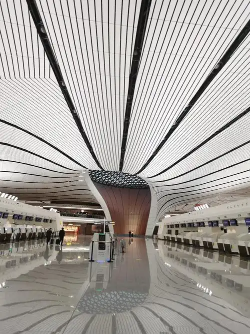 现代感的大兴机场内部